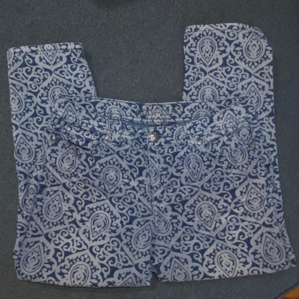 Code Bleu Aimee 10/29 Denim Blue Crop Unique Patterned Slimming 24” Inseam